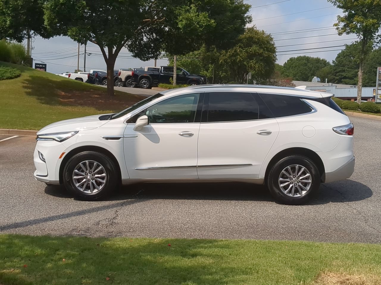 Used 2024 Buick Enclave Essence w/ Trailering Package, 5000 lbs. FWD image 5