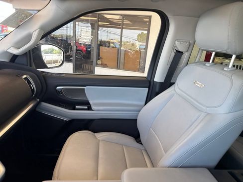 Used 2025 Ford Expedition Max Platinum w/ Driver's Package AWD/4WD image 27