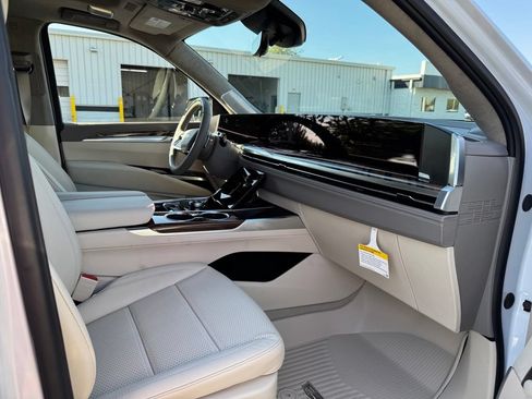 New 2026 Cadillac Escalade ESV Platinum Luxury w/ LPO, Radiant Package AWD/4WD image 35