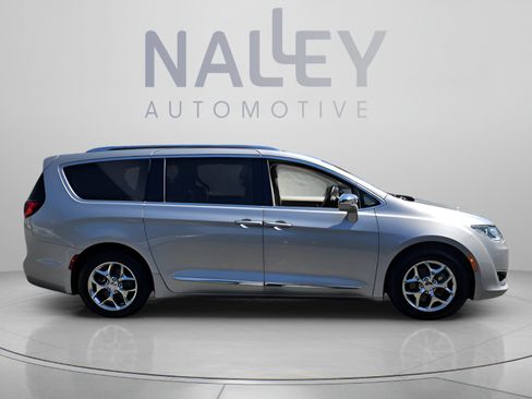 Used 2018 Chrysler Pacifica Limited FWD image 6