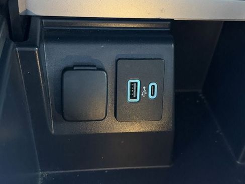 Used 2021 Ford Explorer Limited w/ Equipment Group 301A image 21