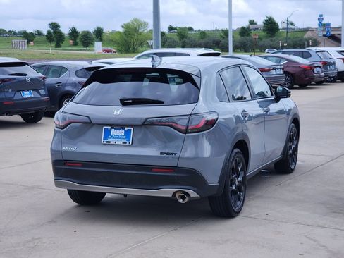 Used 2023 Honda HR-V Sport image 5