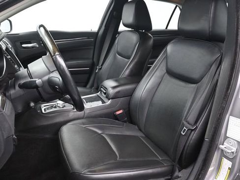 Used 2018 Chrysler 300 Limited w/ Safetytec Plus Group image 10