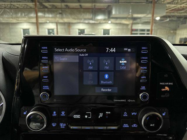 Certified 2022 Toyota Highlander XLE AWD/4WD image 21