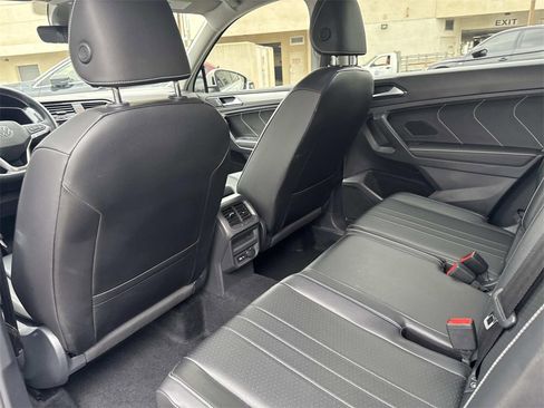Used 2022 Volkswagen Tiguan SE image 14