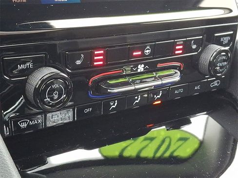 Used 2022 Jeep Grand Cherokee Limited image 16