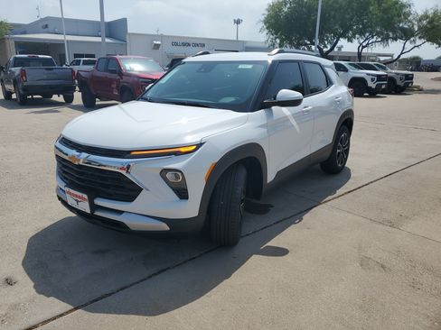 New 2026 Chevrolet TrailBlazer LT w/ Driver Confidence Package FWD image 3