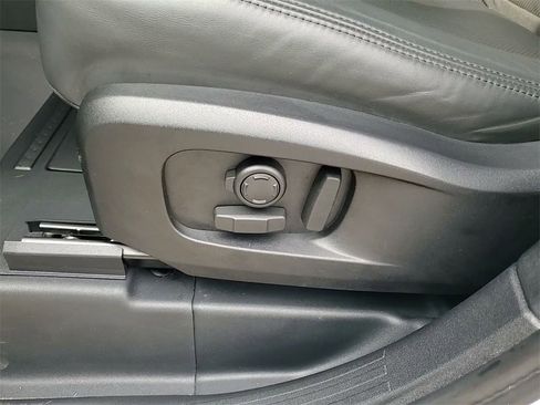 Used 2025 Land Rover Defender 110 S image 22