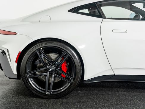 Used 2025 Aston Martin V8 Vantage Coupe image 7