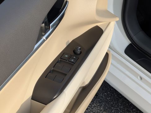 Used 2022 Toyota Camry LE image 17