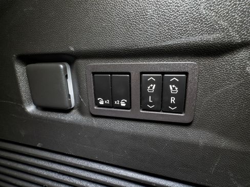 Used 2023 Chevrolet Tahoe Premier image 34