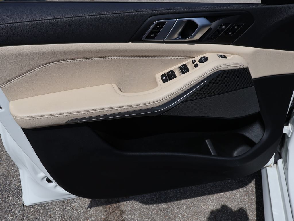Used 2022 BMW X5 M50i w/ Executive Package AWD/4WD image 18