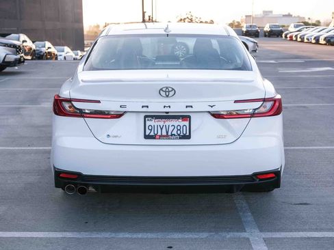 Used 2025 Toyota Camry SE FWD image 5