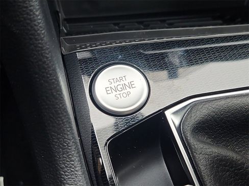 New 2025 Volkswagen Taos SE image 14