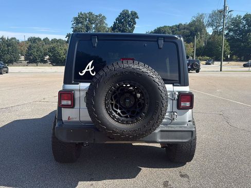 Used 2024 Jeep Wrangler Unlimited Sport AWD/4WD image 5