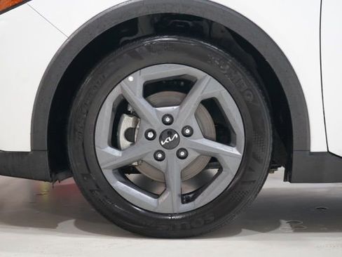 Used 2025 Kia K4 LXS image 13