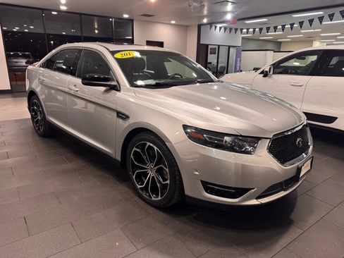 Used 2013 Ford Taurus SHO image 7