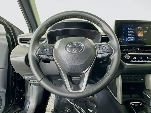 Used 2025 Toyota Corolla Cross SE image 15