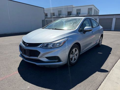 Used 2018 Chevrolet Cruze LS image 2