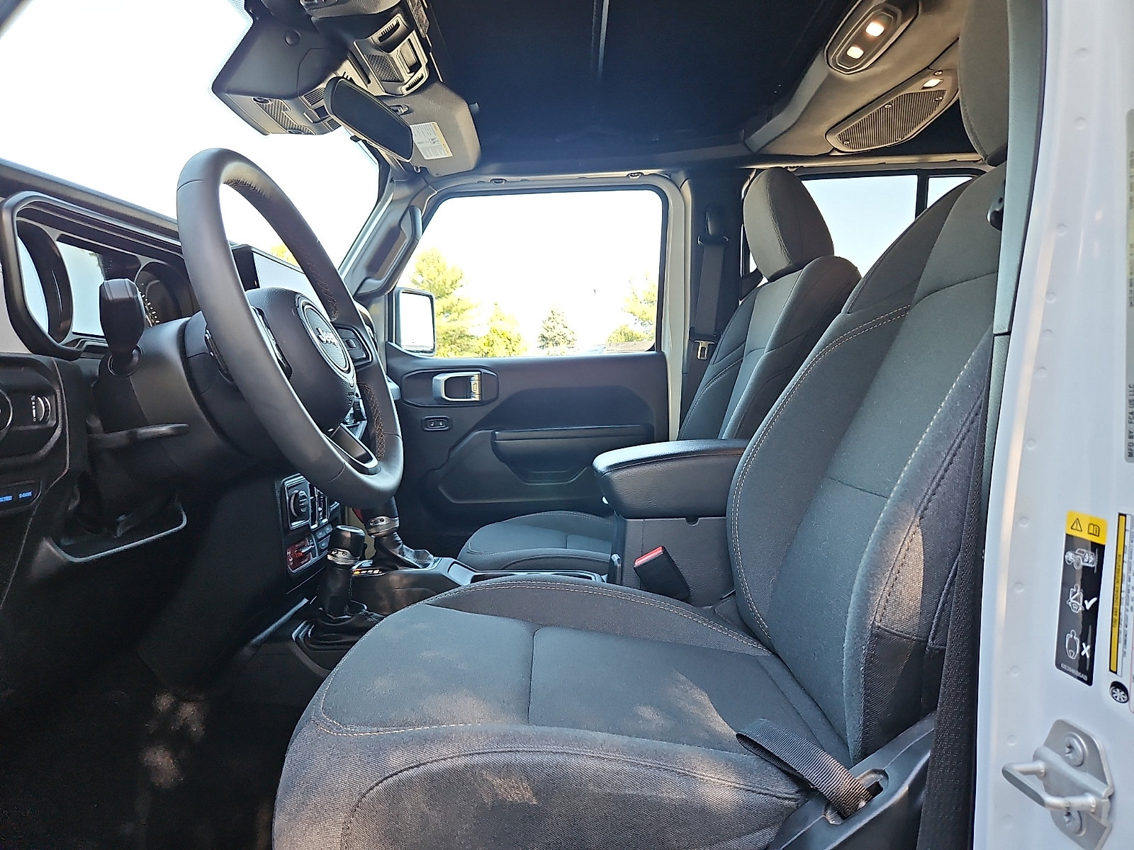 Used 2024 Jeep Wrangler Unlimited AWD/4WD image 17