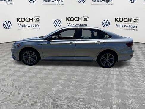 Used 2021 Volkswagen Jetta R-Line w/ R-Line Cold Weather Package FWD image 4