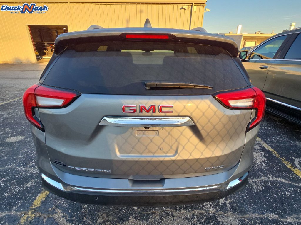 Used 2024 GMC Terrain SLT AWD/4WD image 5