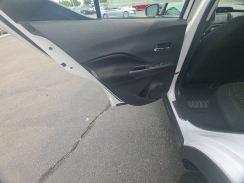 Used 2024 Nissan Kicks SV w/ Interior Electronics Package FWD image 26