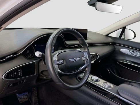 Used 2025 Genesis GV70 2.5T AWD/4WD image 18