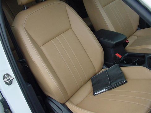 Used 2022 Volkswagen Tiguan SE image 49