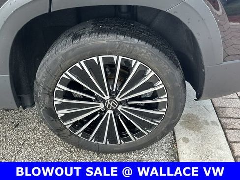 Used 2025 Volkswagen Taos SE FWD image 10