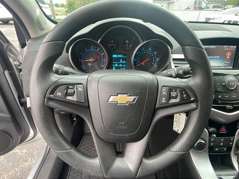 Used 2016 Chevrolet Cruze LT image 12