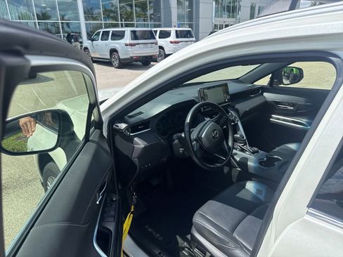 Used 2022 Toyota Venza XLE AWD/4WD image 4