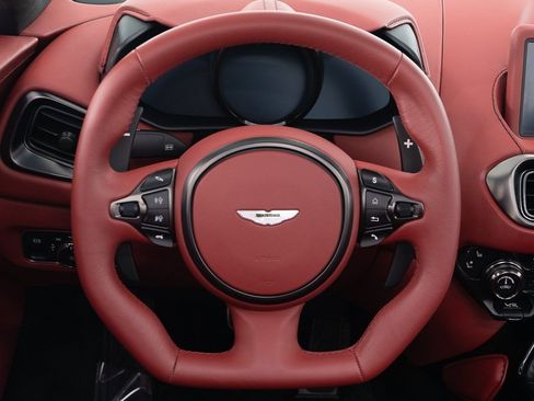 Used 2021 Aston Martin V8 Vantage Roadster image 30