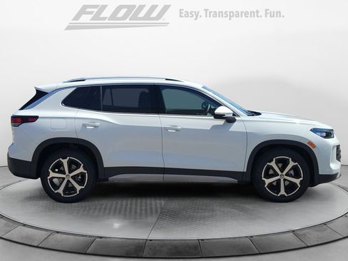 New 2026 Volkswagen Tiguan SE FWD image 8