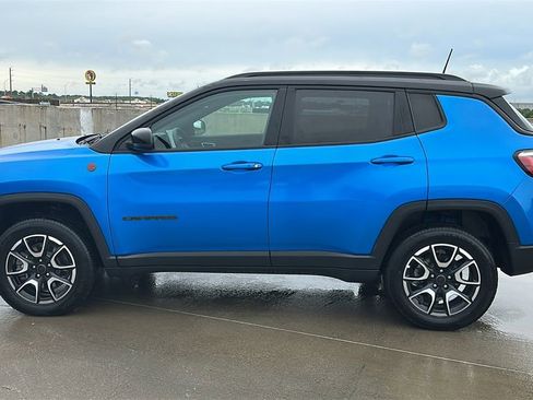 Used 2025 Jeep Compass Trailhawk AWD/4WD image 10