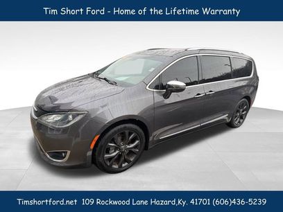 Used 2018 Chrysler Pacifica Limited w/ Tire & Wheel Group