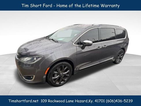 Used 2018 Chrysler Pacifica Limited w/ Tire & Wheel Group FWD image 1