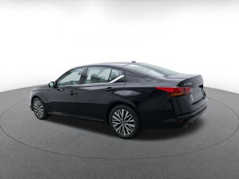 Used 2025 Nissan Altima 2.5 SV FWD image 7