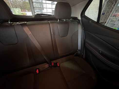 Used 2025 Buick Encore GX Preferred image 36