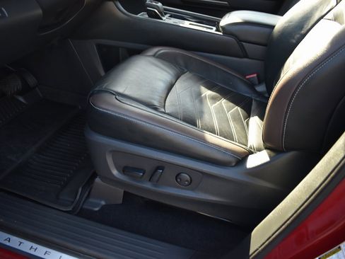 Used 2022 Nissan Pathfinder Platinum w/ Cargo Package image 6