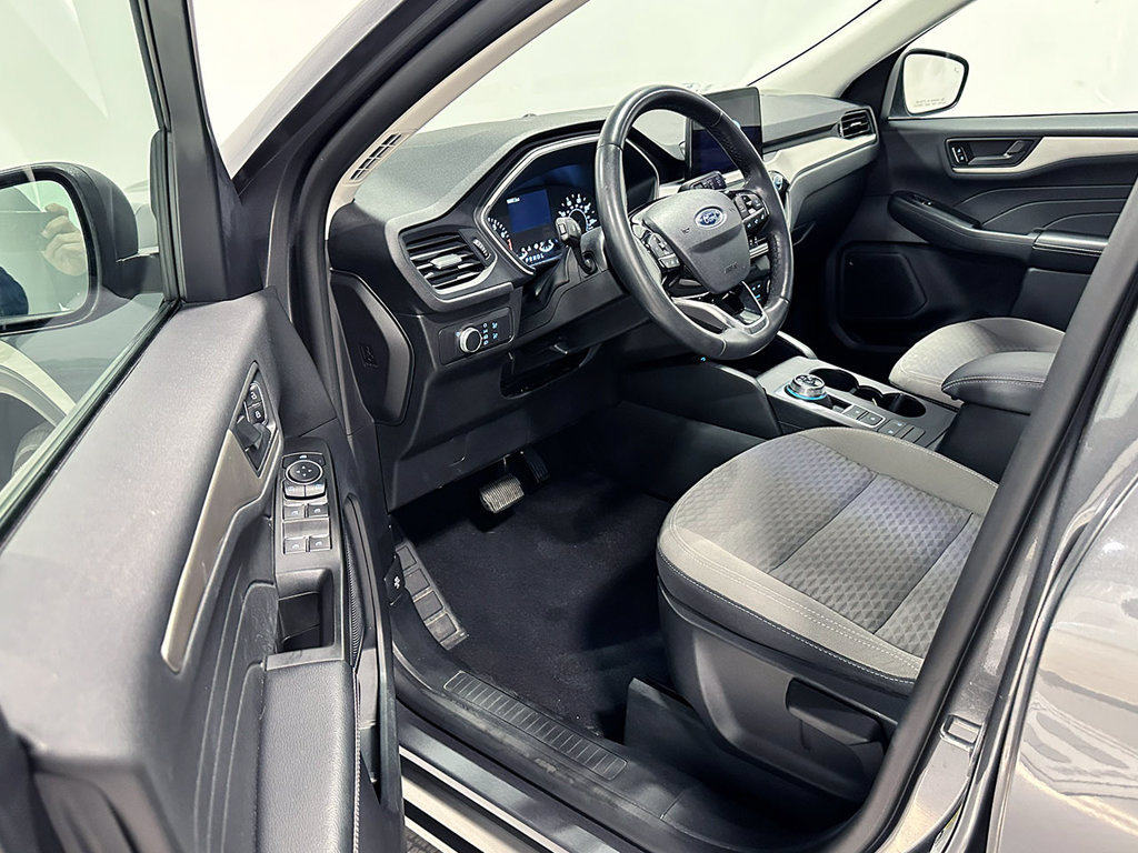 Used 2022 Ford Escape SE w/ Cold Weather Package AWD/4WD image 17