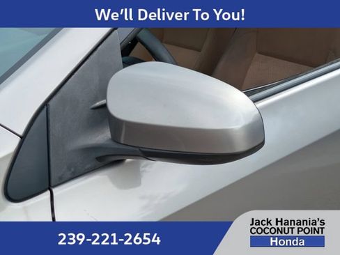 Used 2015 Toyota Corolla LE FWD image 12