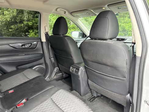 Used 2018 Nissan Rogue SV image 21