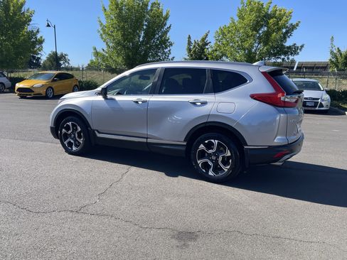 Used 2018 Honda CR-V Touring image 3