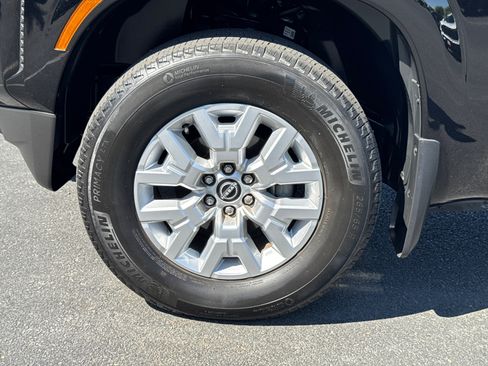 Used 2022 Nissan Frontier SV AWD/4WD image 6