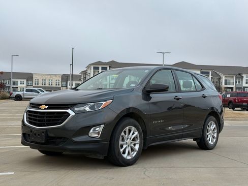 Used 2018 Chevrolet Equinox LS image 3