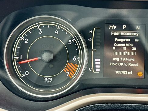 Used 2015 Jeep Cherokee Latitude image 15