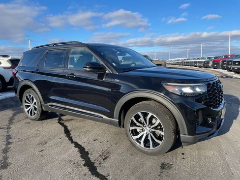 Used 2025 Ford Explorer ST-Line AWD/4WD image 2