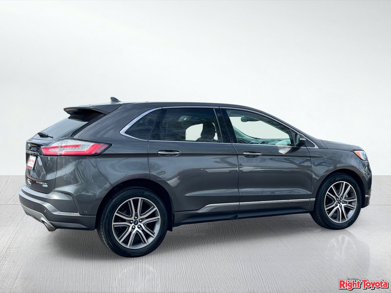 Used 2019 Ford Edge Titanium w/ Equipment Group 301A FWD image 5