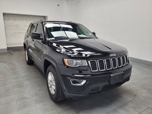 Used 2019 Jeep Grand Cherokee Laredo AWD/4WD image 13